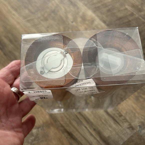 At Home Salt & Pepper wooden mill set - Picture 5 of 5